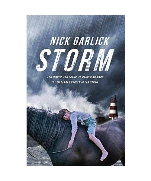 Storm: Een jongen, een paard. Ze hadden niemand... Tot ze elkaar vonden in een storm